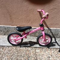Monopattino, bicicletta senza pedali e seggiolone