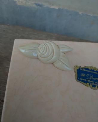 Spilla vintage rosa avorio plastica pin fermaglio