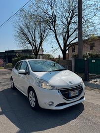 Peugeot 208 1.2 benzina OK NEOPATENTATI