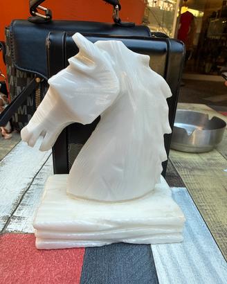 Testa di cavallo in marmo di carrara