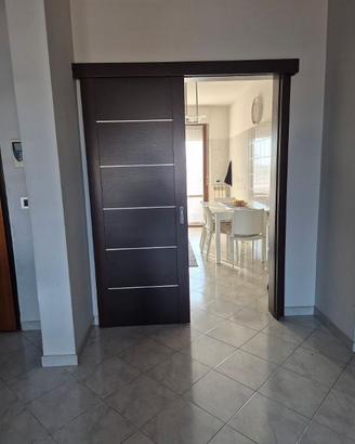 Porta scorrevole  esterno muro 82x210 + Binario