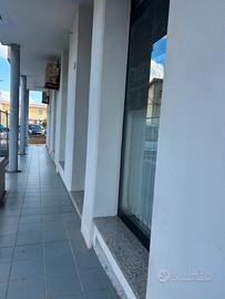 Ampio ufficio al piano terra