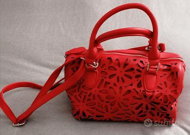 Borsa rossa con tracolla 