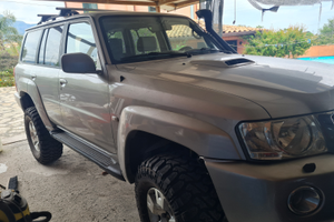 Nissan patrol gr perfetto , mai fuoristrada