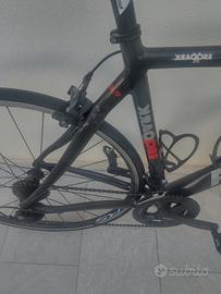 bici da corsa in carbonio