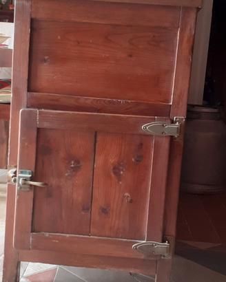 vecchia ghiacciaia anni 50.