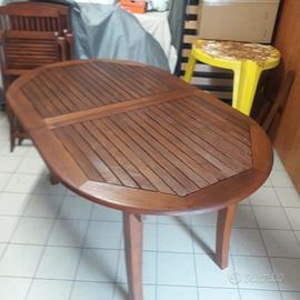 tavolo e sedie in legno per esterno