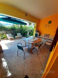 Villino con giardino bbq e piscina cond