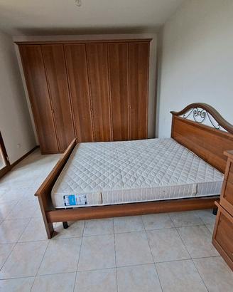 Arredo per camera da letto matrimoniale completa.