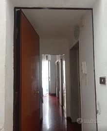 Appartamento via Napoli Bari ristrutturato parquet