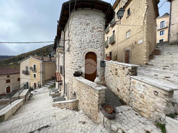 3 LOCALI A ROCCA DI CAMBIO