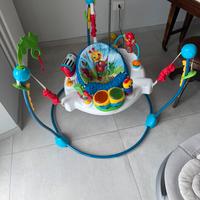 Gioco bambini in piedi pari al nuovo