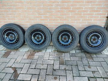 4 Cerchi con gomme invernali R16