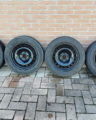 4 Cerchi con gomme invernali R16