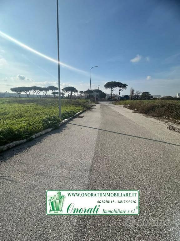 Terreno di 15000 m² a Roma - Vista 2