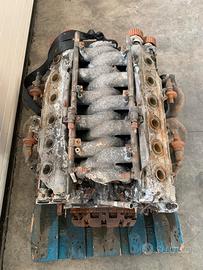 Motore Ferrari 456 v12 bruciato esternamente