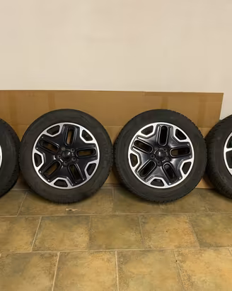 Cerchi completi di gomme invernali