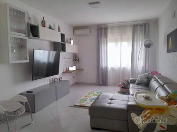 Appartamento di 120 m² con 4 locali e box auto a V