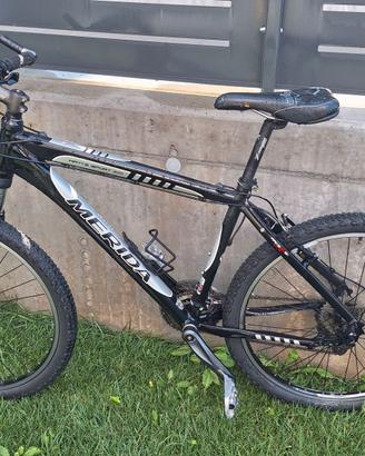 Bicicletta montain byke