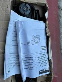 Smerigliatrice angolare Makita, modello 9553NB.
