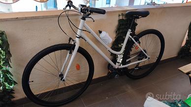 Bici trekking Rockrider EXPL50 telaio basso grigia