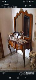 Elegante consolle con specchiera in stile venezian