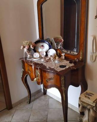 Elegante consolle con specchiera in stile venezian