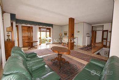 Rif.PE15| casa ind. montebelluna