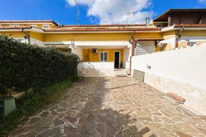 VILLA A SCHIERA A ARDEA