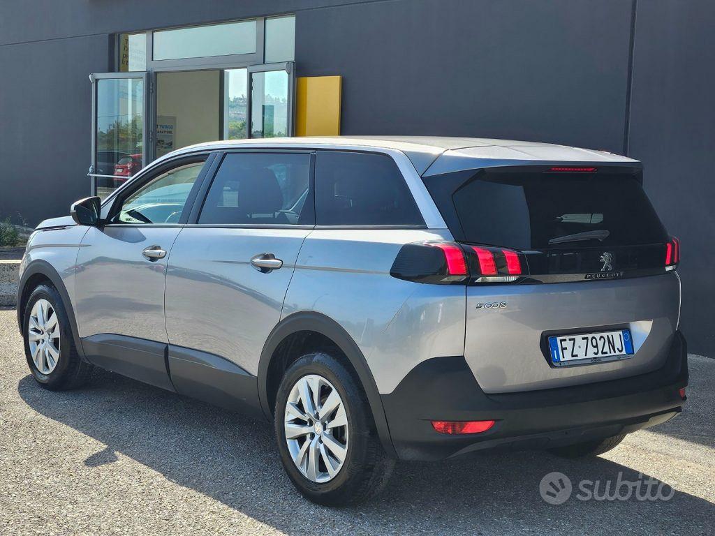 Peugeot 5008 2019 photo 3