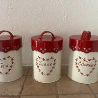 Barattoli  rossi per cucina