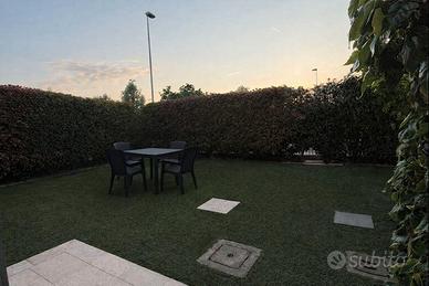 Mini del 2007 con giardino e box doppio