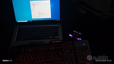 Combo: PC, tastiera e cuffiette bluetooth