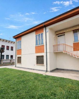 Villa di 180 m² con 4 locali a Poggio Rusco