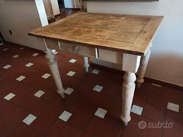 Tavolo rustico in legno massello