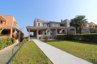 VILLA A SCHIERA A MOTTA DI LIVENZA