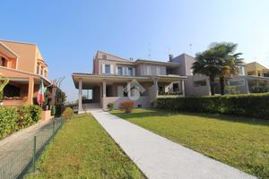 VILLA A SCHIERA A MOTTA DI LIVENZA