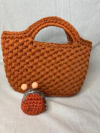Borsa con portachiavi abbianto ambra arancione