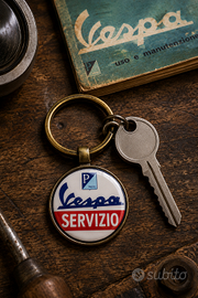 Portachiavi in metallo tipo Vespa Service.
