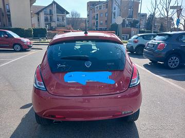 Lancia y