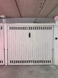 Via Novacella garage motorizzato