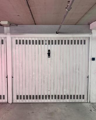 Via Novacella garage motorizzato