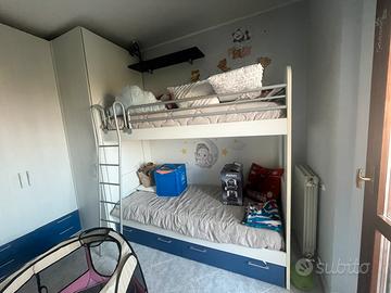 Cameretta con letto a castello