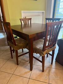 Tavolo e sedie legno