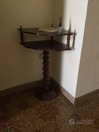 Tavolino d' angolo in legno vintage