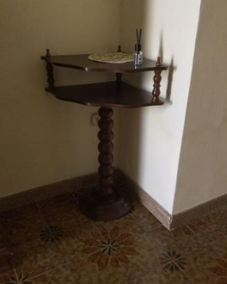 Tavolino d' angolo in legno vintage