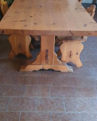 Tavolo con sedie + credenza taverna