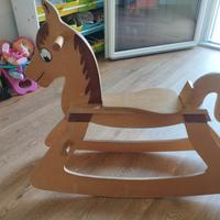 Cavallo a dondolo legno