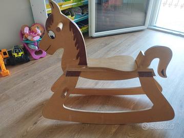 Cavallo a dondolo legno
