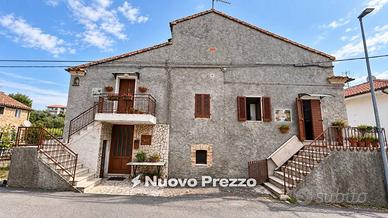 Casa indipendente di 315 m² con più di 5 locali a 